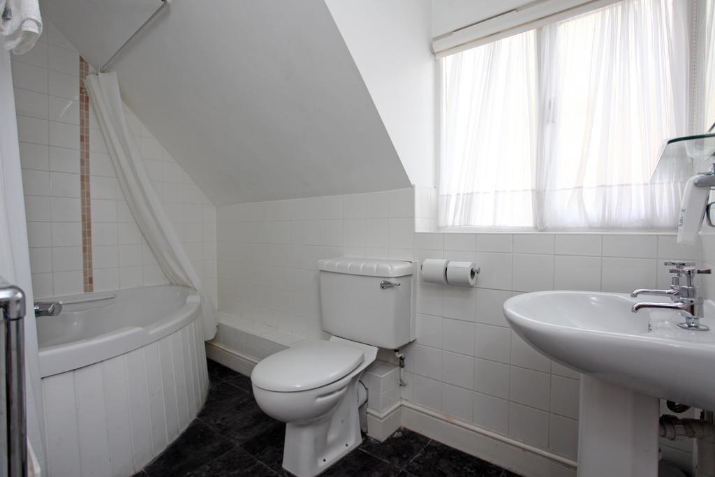White Hart, Andover By Marston'S Inns Buitenkant foto